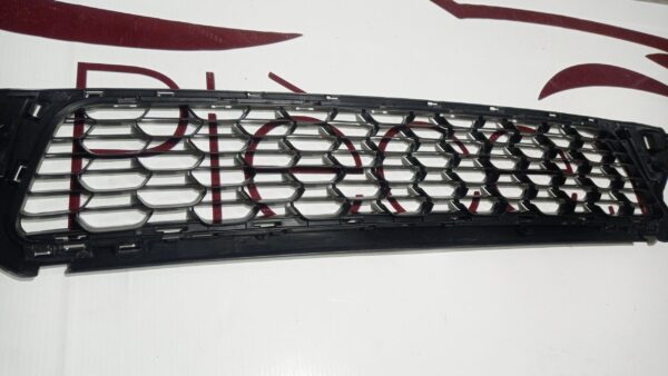 GRILLE CENTRALE PARCHOC DACIA DUSTER 2014+