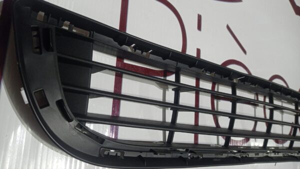 GRILLE CENTRALE PARCHOC PEUGEOT PARTNER 2012+