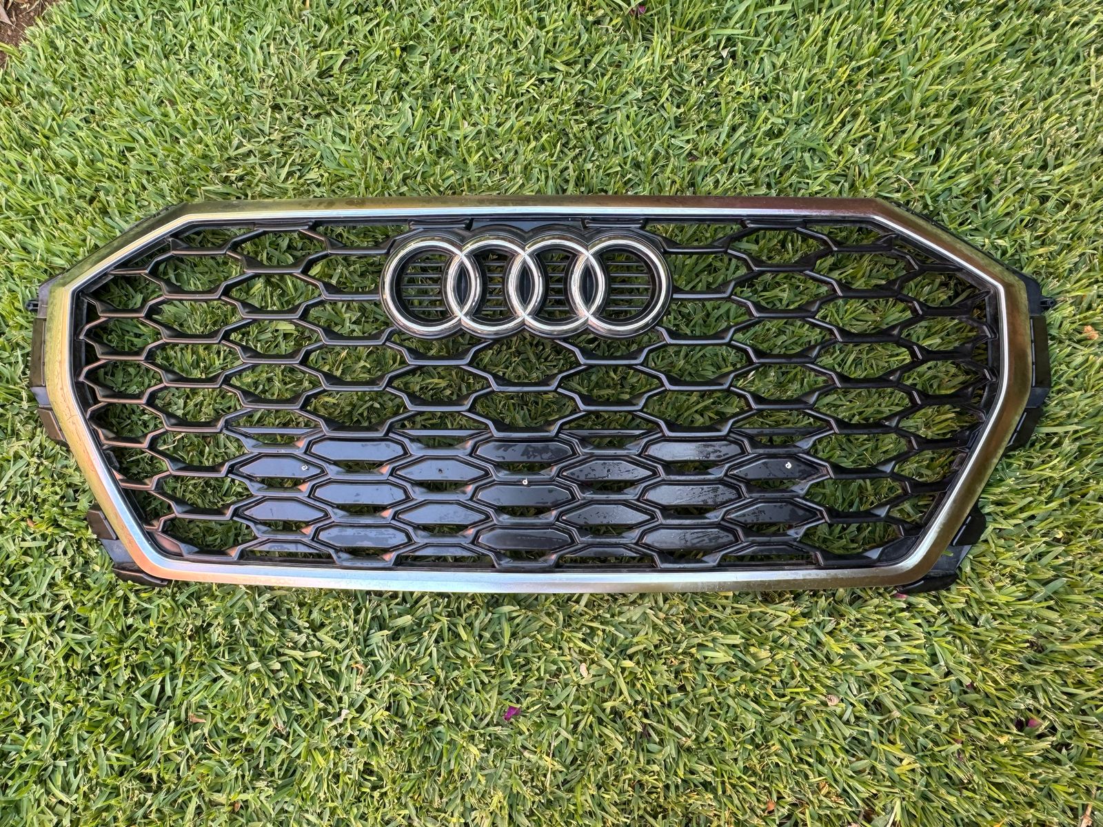 CALANDRE COMPLÈTE AUDI Q3 SPORTBACK 150 TDI 2022+